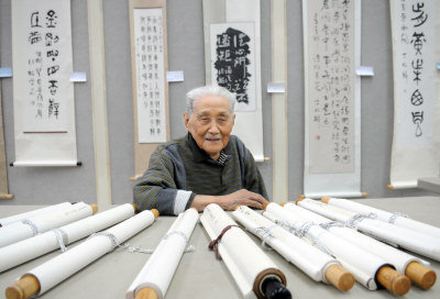 丁兆麟舉行百歲書法個展。（記者許振輝／攝影）