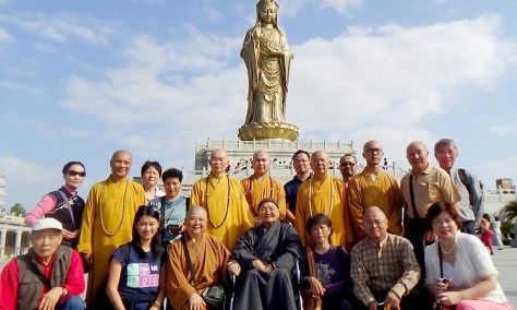 美中华佛教会会长妙峰长老率团参访普陀山
