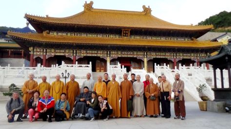 古一雄隨妙峰師父一行參訪普陀山