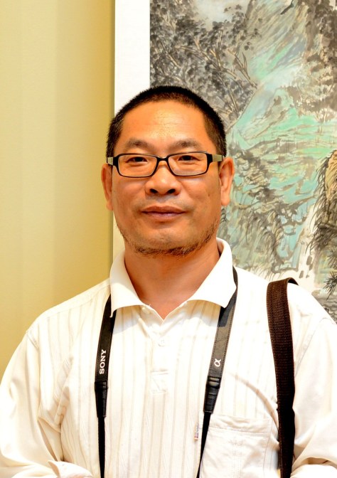 李砥，原名李迪。1968年生于秦皇島昌黎， 1991年畢業于河北師範大學美術學院獲學士學位；2010年畢業于中央美術學院獲碩士學位。現爲燕山大學藝術學院副教授，碩士研究生導師。北京觀複美術院學術委員會副主任、河北美術學院京華美術館李砥山水畫高研班導師。中國美術家協會會員、河北畫院研究員、北京博寶當代藝術研究院研究員。特邀為中國禪林畫院畫家。