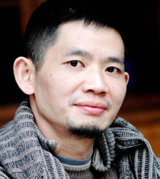 陳會衡 筆名陳莊，1966年生，祖籍衡陽，畢業于中央美院國畫系賈又福山水畫工作室碩士研究生班。現爲南京書畫院特聘專業畫家，懷化學院藝術系客座教授，湖南省美術家協會會員。特邀爲中國禅林畫院(HK)畫家。